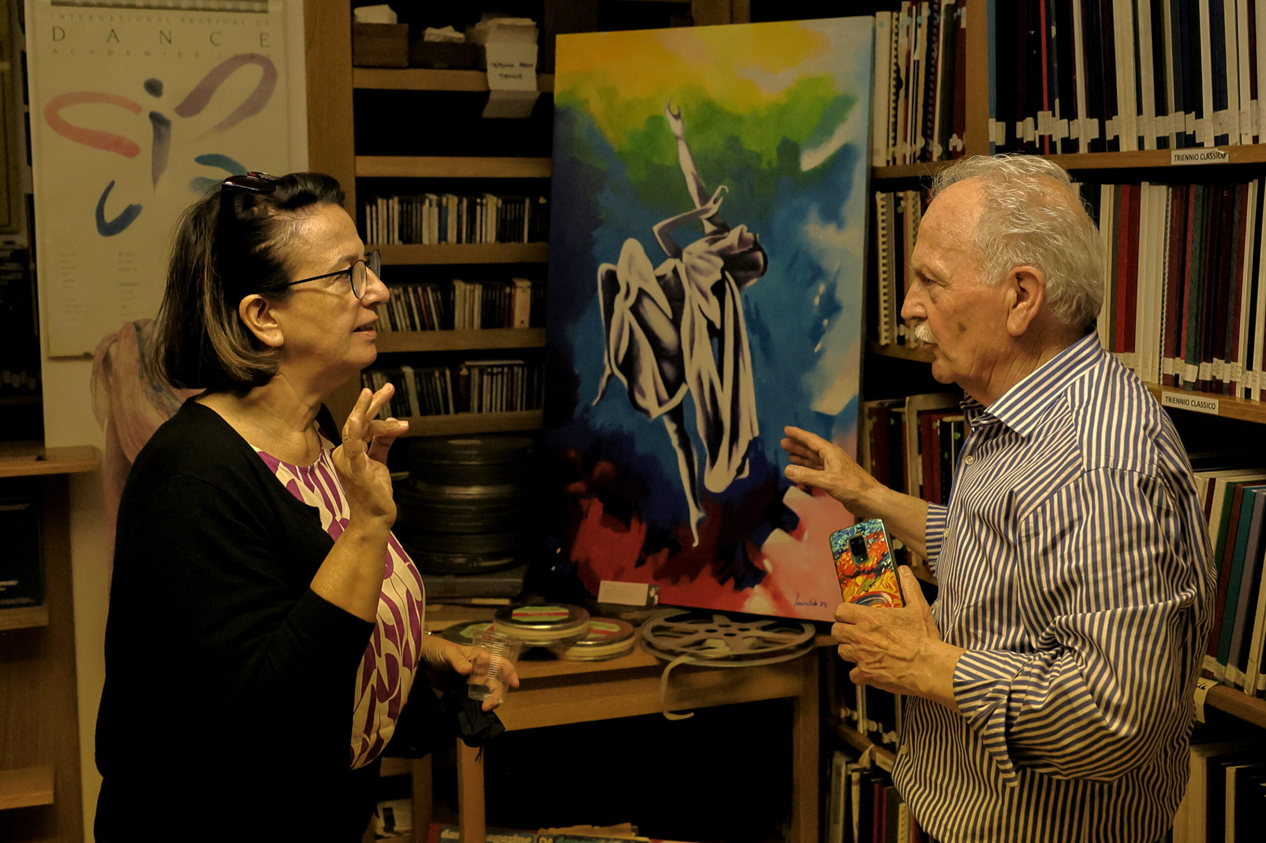 Donatella Bertozzi e Leonildo Bocchino durante la mostra “Bellezza: il fascino Ruskaja” allestita presso la Biblioteca dell’Accademia Nazionale di Danza.